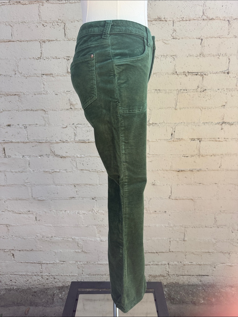Anthropologie Pilcro The Low-Rise Icon Flare Corduroy Chop Pocket Green Size 25 - Picture 7 of 15